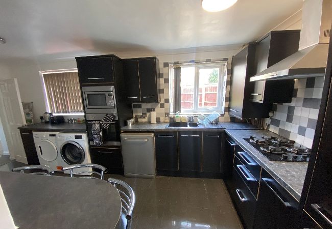House in Leicester - SAV | 4 Bed House Leicester 